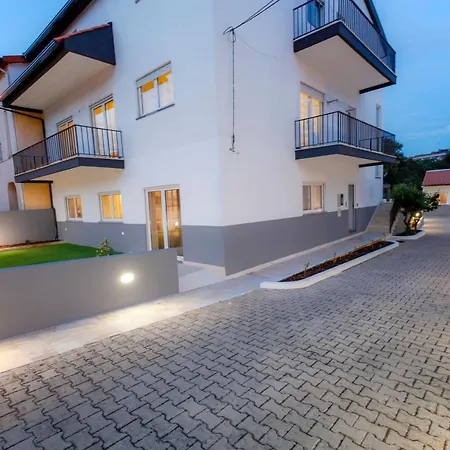 Cozy With Garden Appartement Fátima