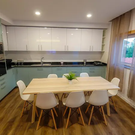 Cozy With Garden Apartament