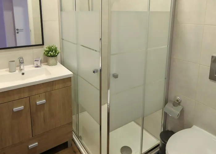 شقة Cozy With Garden *